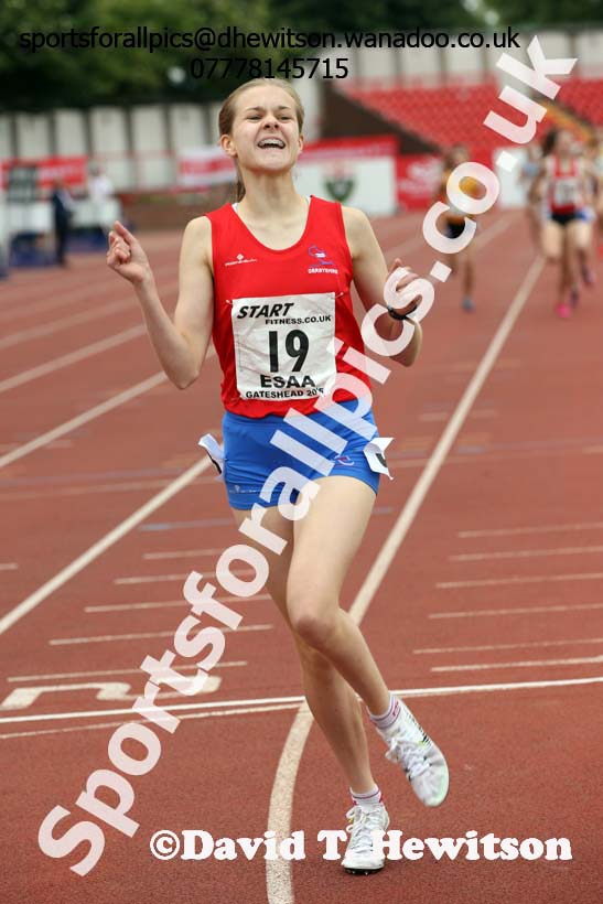 Junior girls 800 metres, 2015 English Schools Track and Field Champs., Gateshead Stadium. Photo: David T. Hewitson/Sports for All Pics